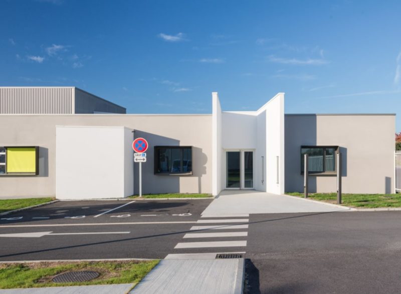 facade-vitree-vitrage-aluminium-chassis-fixe-sur-mesure-snalugo-cholet-france-realisations-fabricant-poseur-etudes-architecture-menuiserie-