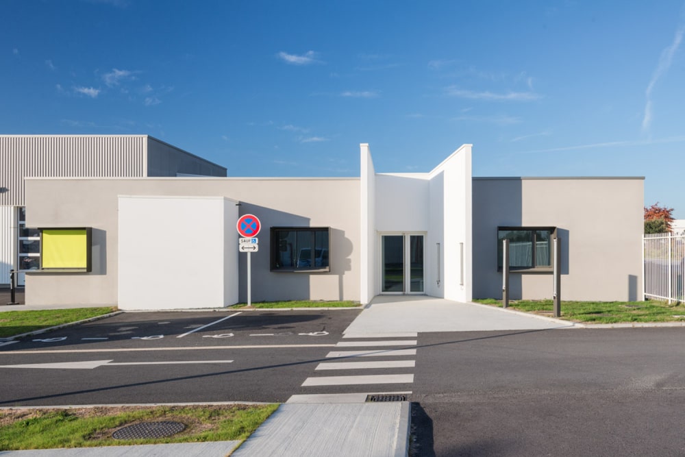 facade-vitree-vitrage-aluminium-chassis-fixe-sur-mesure-snalugo-cholet-france-realisations-fabricant-poseur-etudes-architecture-menuiserie-