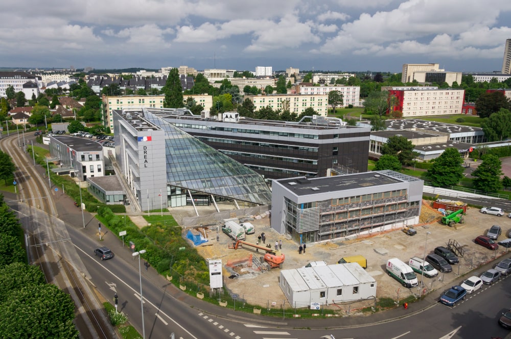 facade-vitree-vitrage-aluminium-chassis-fixe-sur-mesure-snalugo-cholet-france-realisations-fabricant-poseur-etudes-architecture-menuiserie-