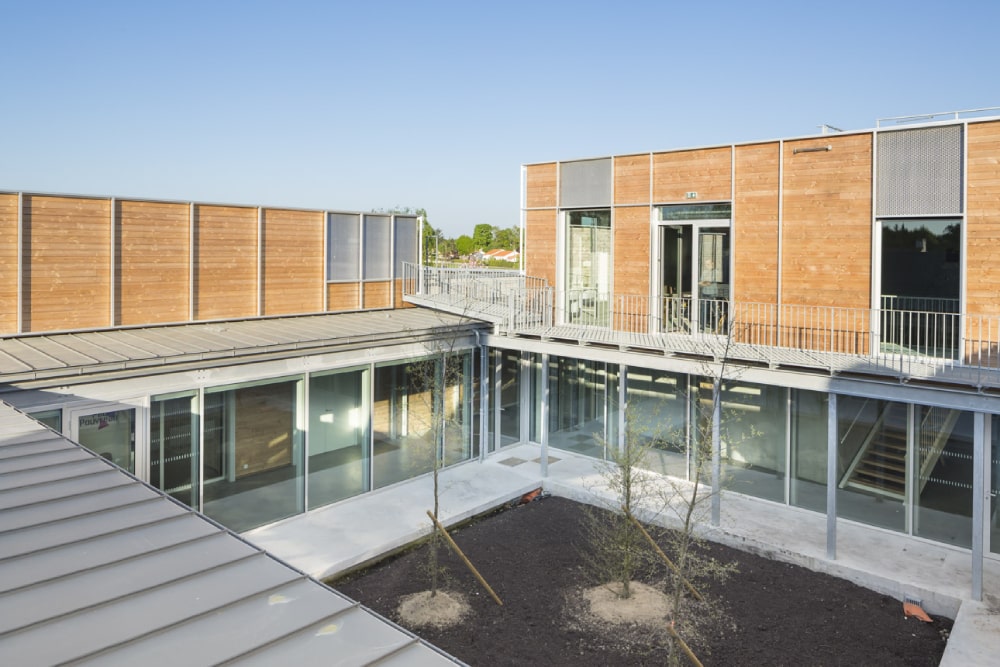 facade-vitree-vitrage-aluminium-chassis-fixe-sur-mesure-snalugo-cholet-france-realisations-fabricant-poseur-etudes-architecture-menuiserie-