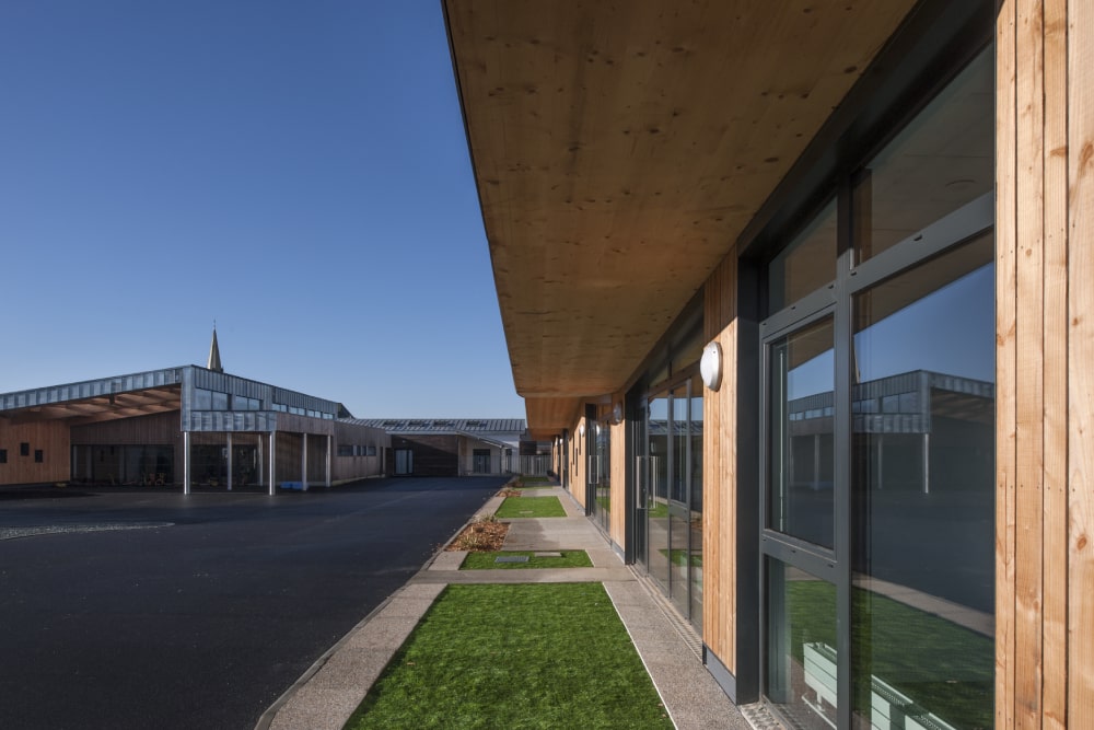 facade-vitree-vitrage-aluminium-chassis-fixe-sur-mesure-snalugo-cholet-france-realisations-fabricant-poseur-etudes-architecture-menuiserie-