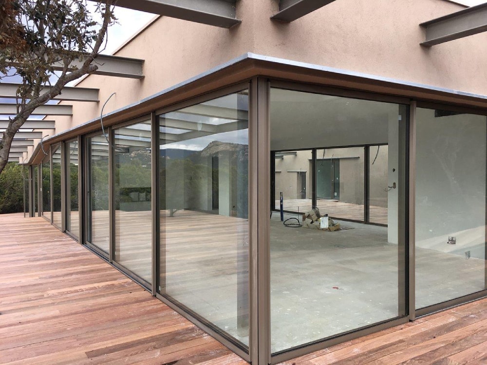 facade-vitree-vitrage-aluminium-chassis-fixe-sur-mesure-snalugo-cholet-france-realisations-fabricant-poseur-etudes-architecture-menuiserie-