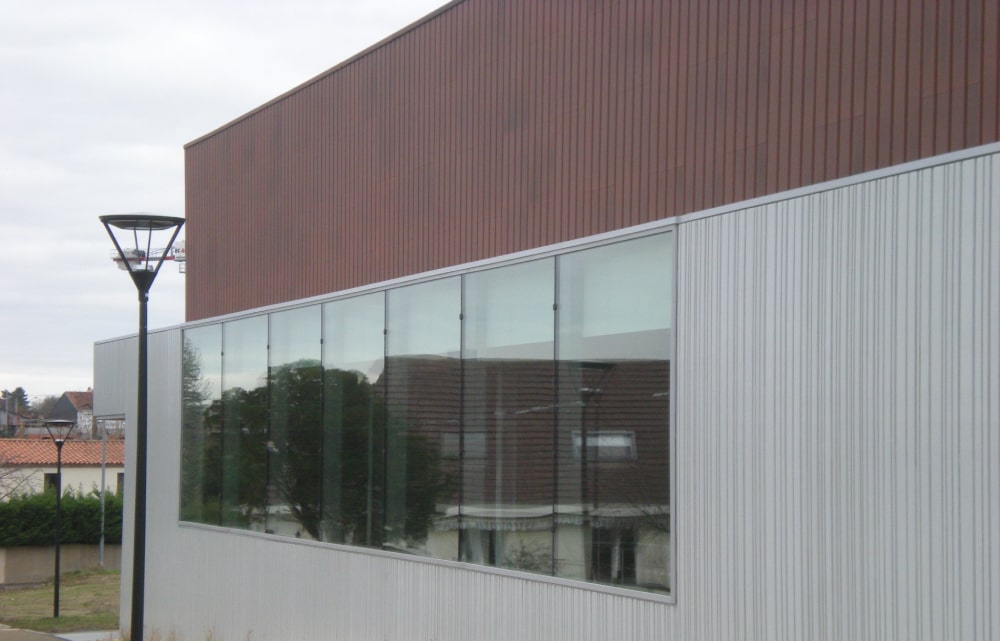 facade-vitree-vitrage-aluminium-chassis-fixe-sur-mesure-snalugo-cholet-france-realisations-fabricant-poseur-etudes-architecture-menuiserie-