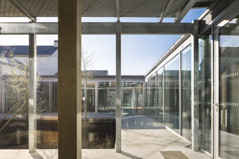facade-vitree-vitrage-aluminium-chassis-fixe-sur-mesure-snalugo-cholet-france-realisations-fabricant-poseur-etudes-architecture-menuiserie-