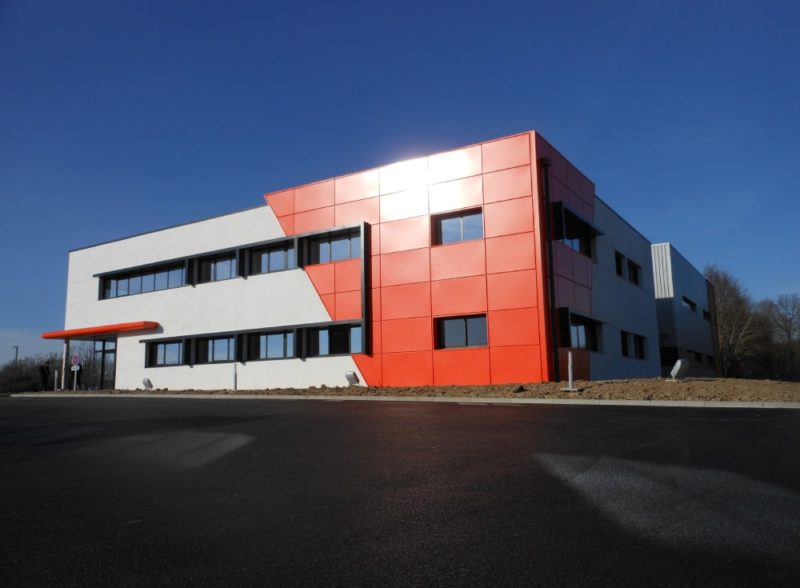 facade-vitree-vitrage-aluminium-chassis-fixe-sur-mesure-snalugo-cholet-france-realisations-fabricant-poseur-etudes-architecture-menuiserie-