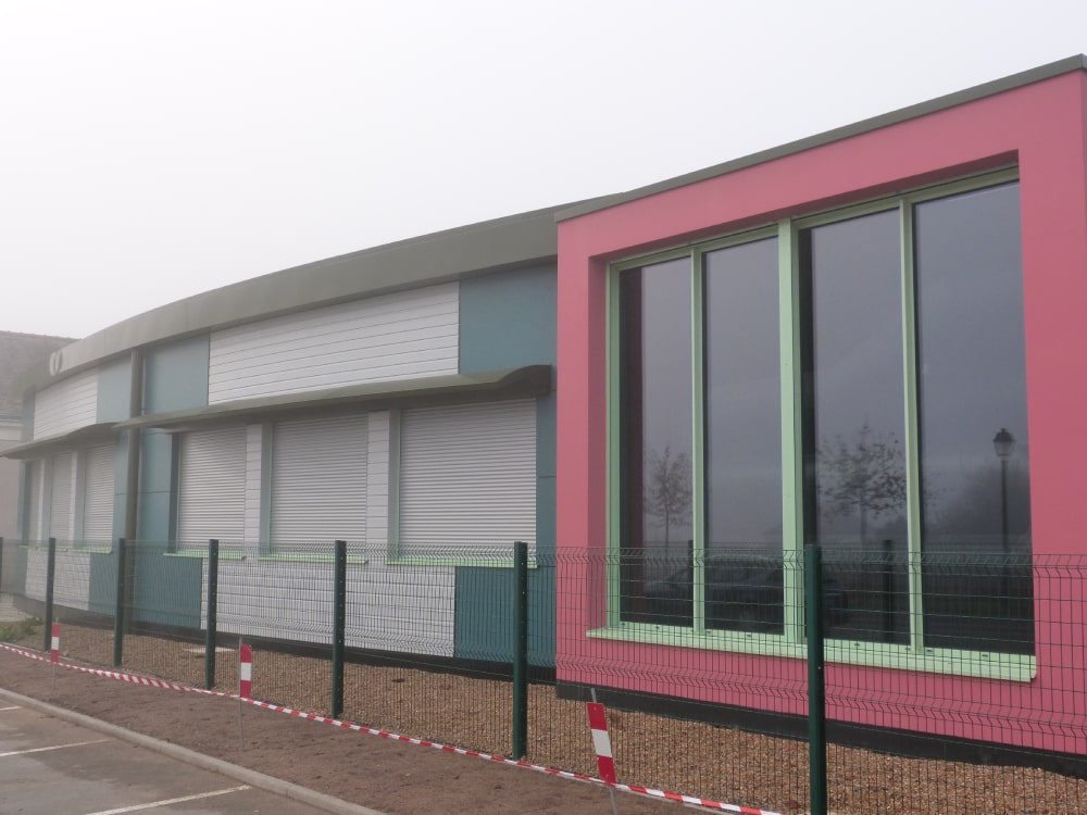 facade-vitree-vitrage-aluminium-chassis-fixe-sur-mesure-snalugo-cholet-france-realisations-fabricant-poseur-etudes-architecture-menuiserie-