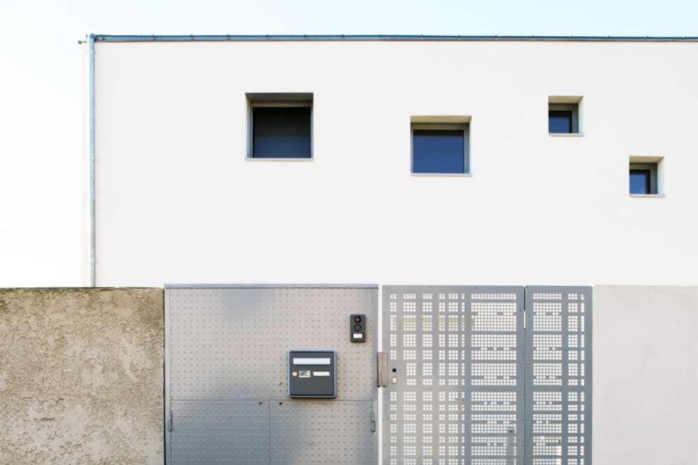 facade-vitree-vitrage-aluminium-chassis-fixe-sur-mesure-snalugo-cholet-france-realisations-fabricant-poseur-etudes-architecture-menuiserie-