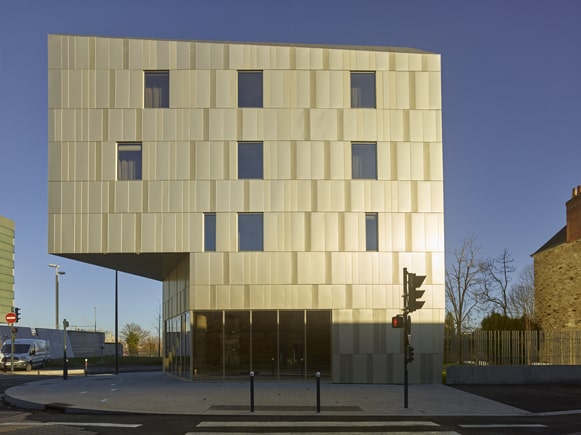 facade-vitree-vitrage-aluminium-chassis-fixe-sur-mesure-snalugo-cholet-france-realisations-fabricant-poseur-etudes-architecture-menuiserie-