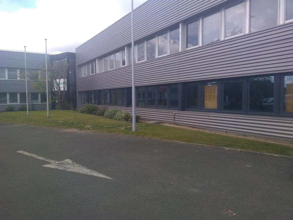 facade-vitree-vitrage-aluminium-chassis-fixe-sur-mesure-snalugo-cholet-france-realisations-fabricant-poseur-etudes-architecture-menuiserie-