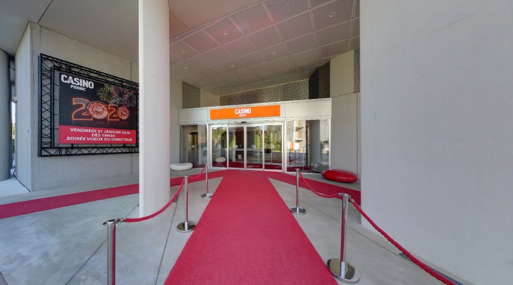 facade-vitree-vitrage-aluminium-chassis-fixe-sur-mesure-snalugo-cholet-france-realisations-fabricant-poseur-etudes-architecture-menuiserie-