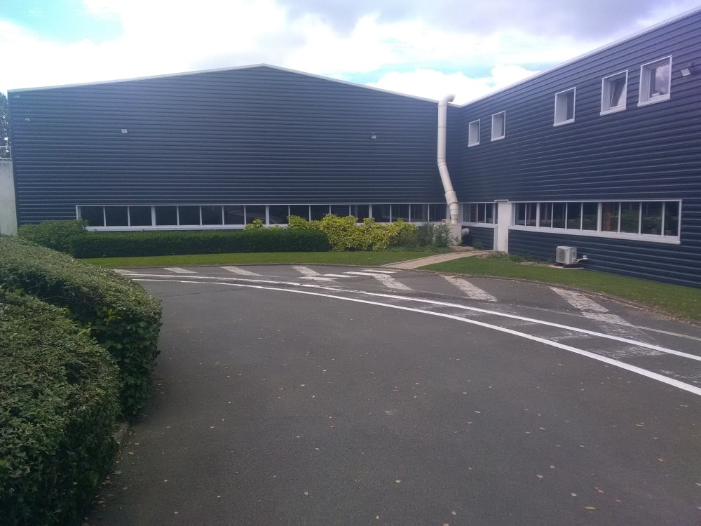 facade-vitree-vitrage-aluminium-chassis-fixe-sur-mesure-snalugo-cholet-france-realisations-fabricant-poseur-etudes-architecture-menuiserie-