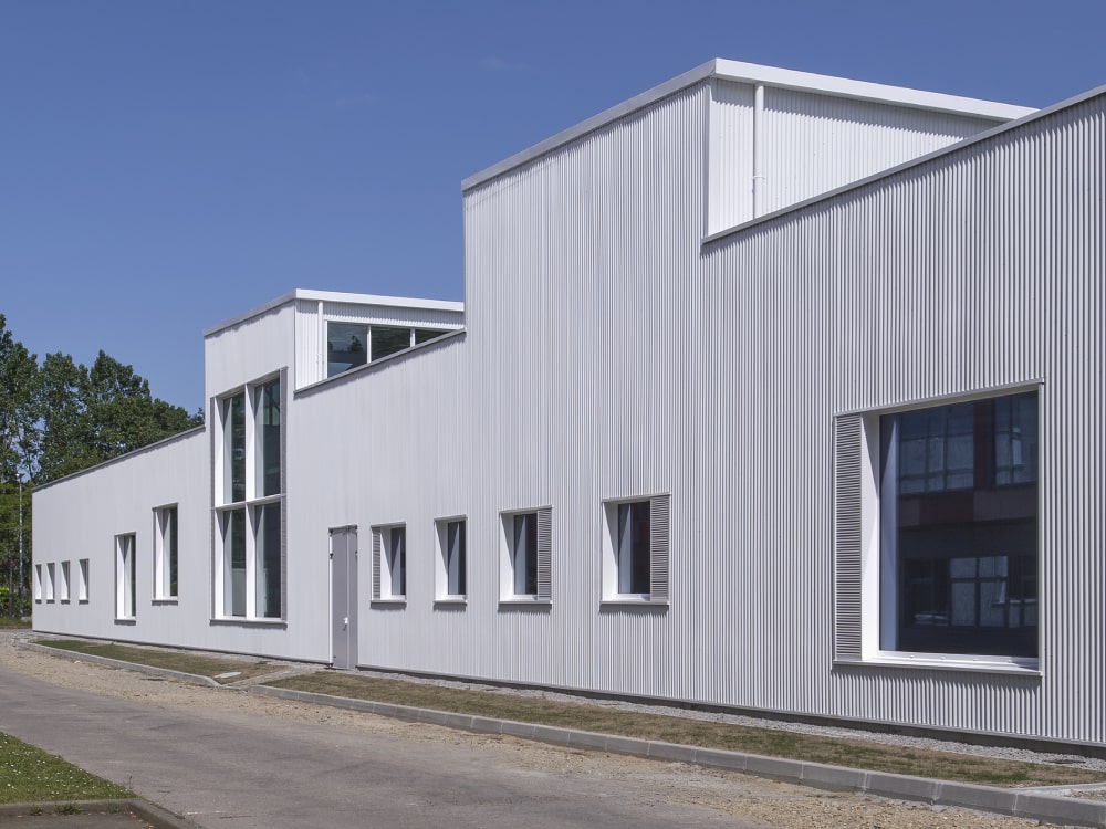 facade-vitree-vitrage-aluminium-chassis-fixe-sur-mesure-snalugo-cholet-france-realisations-fabricant-poseur-etudes-architecture-menuiserie-