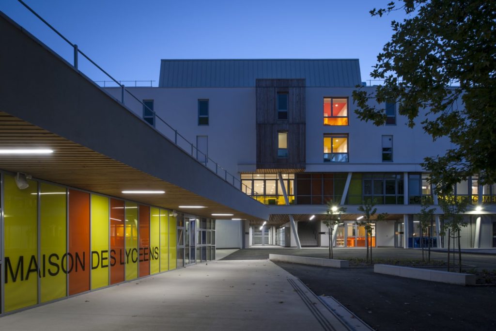 menuiserie-aluminium-facade-vitree-lumieres